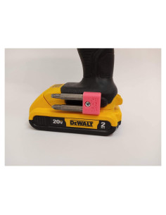 Soporte Magnético Rosa para Bits DEWALT 20V - Gadgets Galácticos
