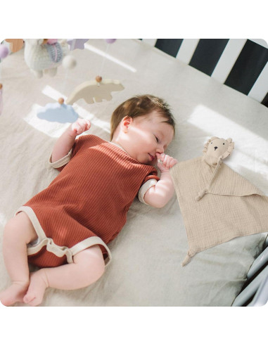 Manta Lovey Knirose 100% Algodón Orgánico León 38x25cm