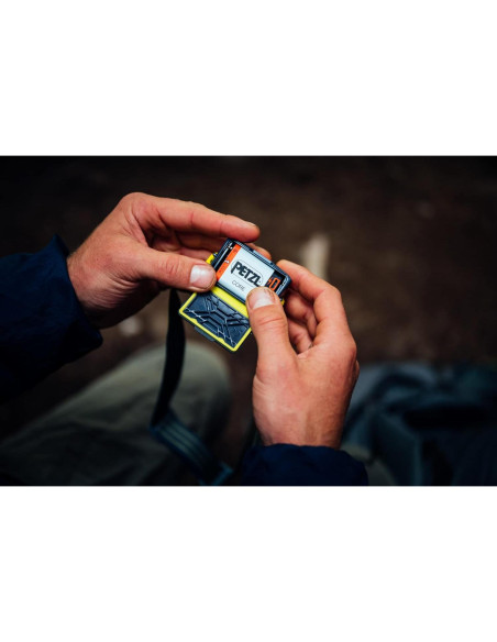 Linterna Frontal PETZL Tikka 300 Lúmenes Verde Compacta