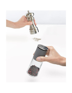 Conjunto Molinillos Sal y Pimienta Joseph Joseph - Negro 2