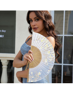 Abanico Plegable de Seda y Bambú Gris-Sakura para Mujeres 2