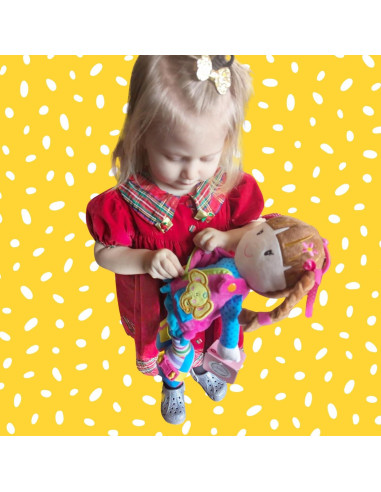 Conjunto Muñeca Amigos Elegantes Belle 39.37 cm y Cuna Rosa