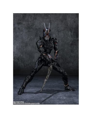 Figura de Acción Kamen Rider Black SUN BANDAI 15 cm con Pedestal