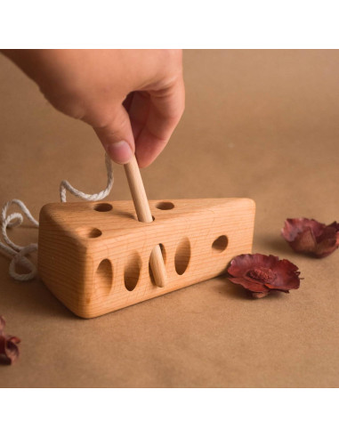 Juguete de Enhebrar de Madera Montessori Queso 20x7x8 cm