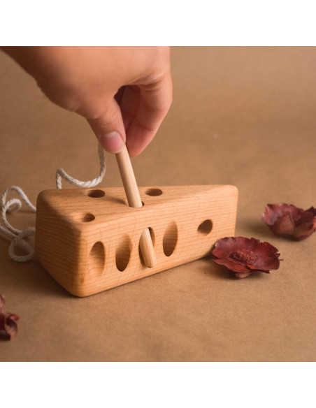 Juguete de Enhebrar de Madera Montessori Queso 20x7x8 cm