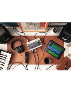 Paquete de Estudio Universal Audio Volt 276 con Micrófono y Auriculares 2