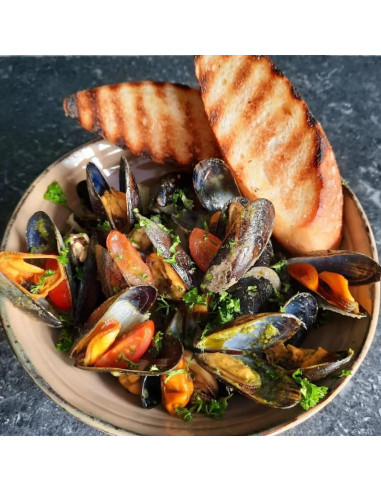 Wok de Acero al Carbono Big Green Egg 45.7x40.6cm con Espátula