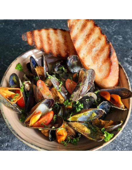 Wok de Acero al Carbono Big Green Egg 45.7x40.6cm con Espátula