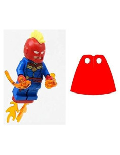 Minifigura Capitán Marvel LEGO con casco y capa roja