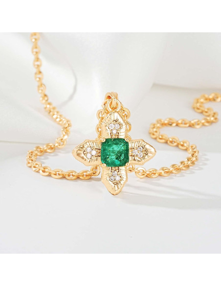 Collar de Cruz en Capa LOYATA 14K Baño de Oro Esmeralda