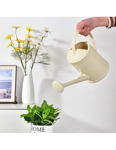 Regadera de plástico OKREK 1.89L marfil para plantas interiores