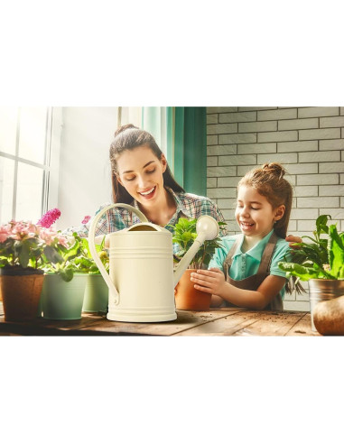 Regadera de plástico OKREK 1.89L marfil para plantas interiores