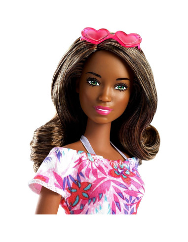 Muñeca Barbie Playa con Silla, Manta y Bebida Tropical