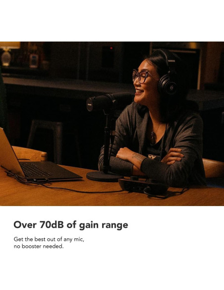 Focusrite Vocaster One Studio - Interfaz de Podcasting con Micrófono DM1 y Auriculares HP60v