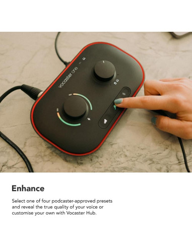 Focusrite Vocaster One Studio - Interfaz de Podcasting con Micrófono DM1 y Auriculares HP60v