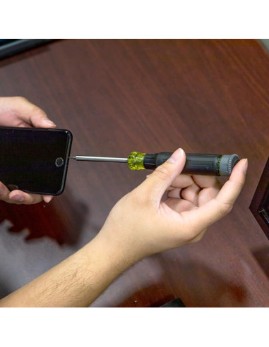 Destornillador de Precisión Klein Tools 27-en-1 para Apple