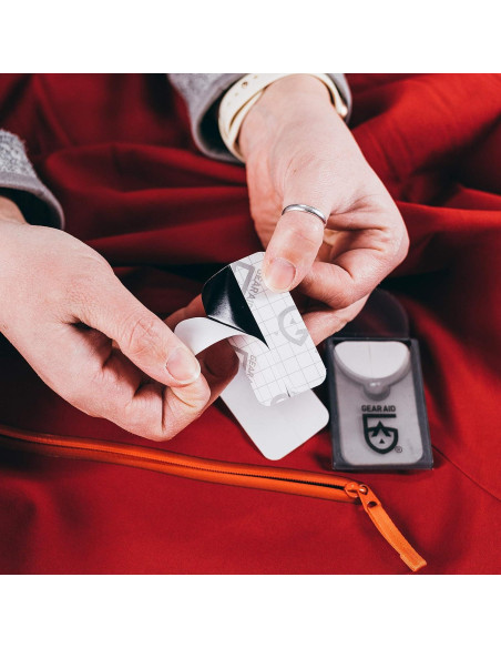 Parche Mini Tenacious Tape GEAR AID 2 Paquete 3.81x6.35cm