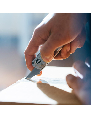 Multiherramienta Leatherman Free K4 EDC con tijeras y cuchillo