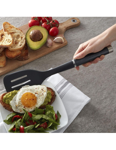 Espátula Ranurada de Nylon KitchenAid 34.7 cm Negra