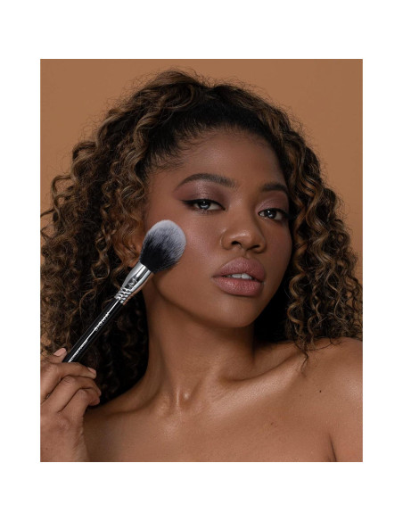 Brocha Sigma Beauty F24 para Polvo Suelto - Grande y Suave Brocha Sigma Beauty F24 para Polvo Suelto - Grande y Suave