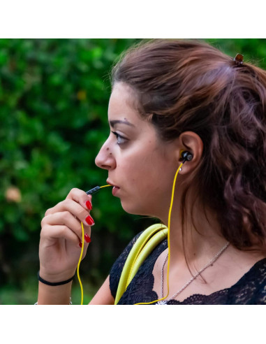 Auriculares In-Ear LUDOS Clamor con Micrófono y Aislamiento de Ruido - Amarillo