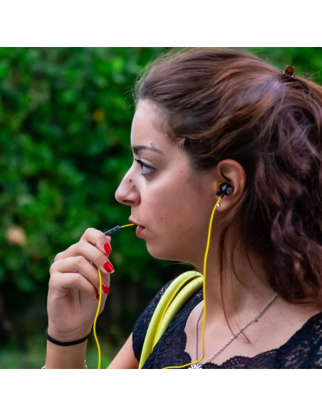 Auriculares In-Ear LUDOS Clamor con Micrófono y Aislamiento de Ruido - Amarillo