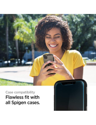 Protector de Pantalla Vidrio Templado Spigen GlasTR EZ FIT iPhone 11/XR