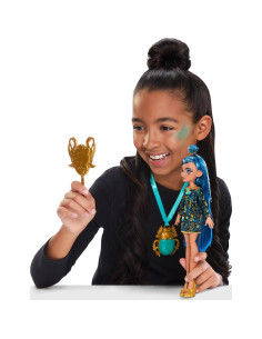 Muñeca Monster High Cleo De Nile con Kit de Belleza y Accesorios 2