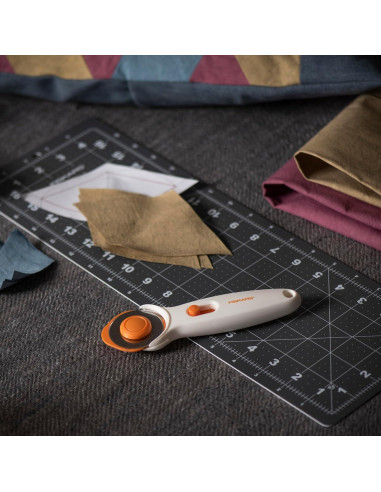 Cortador Rotativo Fiskars 45mm Acero Premium para Tela