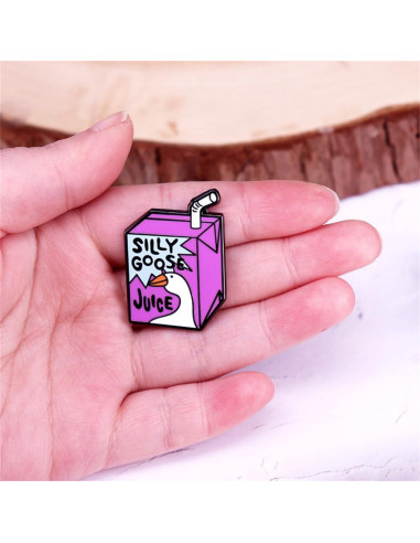 Pin de Esmalte Ganso Tonto Morado - Broche de Solapa