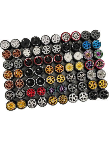 Paquete de 10 Ruedas de Goma 1:64 con Logo - Accesorios Diecast