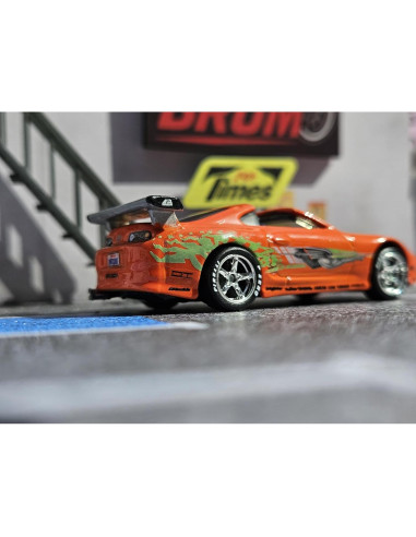 Paquete de 10 Ruedas de Goma 1:64 con Logo - Accesorios Diecast