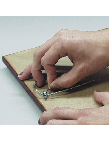 Cable de Acero Inoxidable Hillman 7.62 m Soporta 13.6 kg