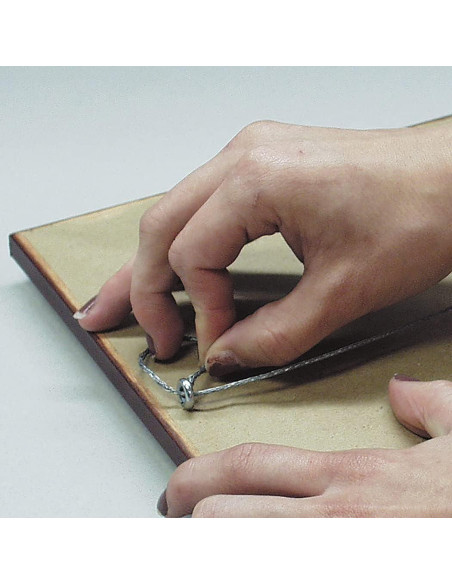 Cable de Acero Inoxidable Hillman 7.62 m Soporta 13.6 kg