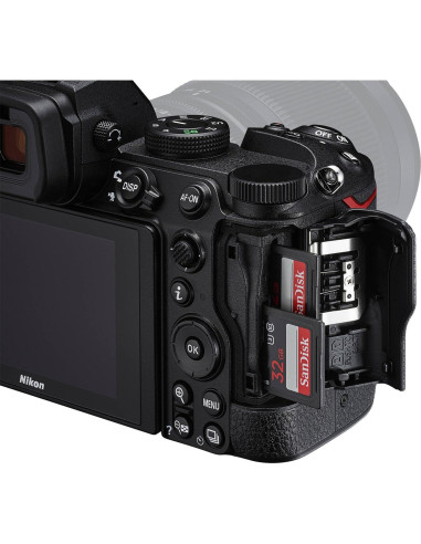 Cámara Sin Espejo Nikon Z5 + Lente NIKKOR Z 24-50mm + Accesorios