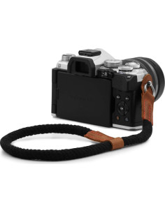 Correa de Muñeca de Cuero MegaGear - Ajustable para Cámaras DSLR SLR 2
