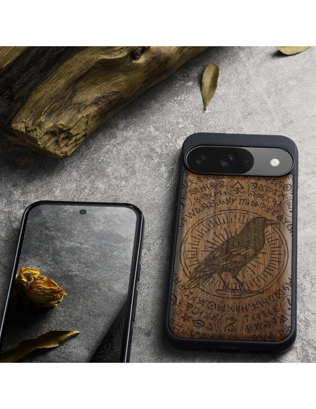 Funda de Madera Magnética Carveit para Google Pixel 9 - Cuervo Haloado Funda de Madera Magnética Carveit para Google Pixel 9 - Cuervo Haloado