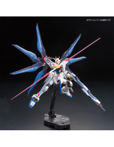 Modelo a Escala Strike Freedom Gundam Bandai RG 1/144