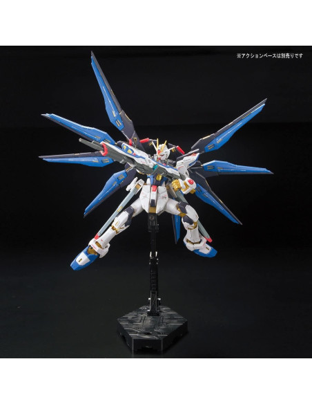 Modelo a Escala Strike Freedom Gundam Bandai RG 1/144