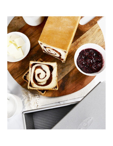 Molde de Pan Pullman USA Pan con Tapa 22.86 x 10.16 cm