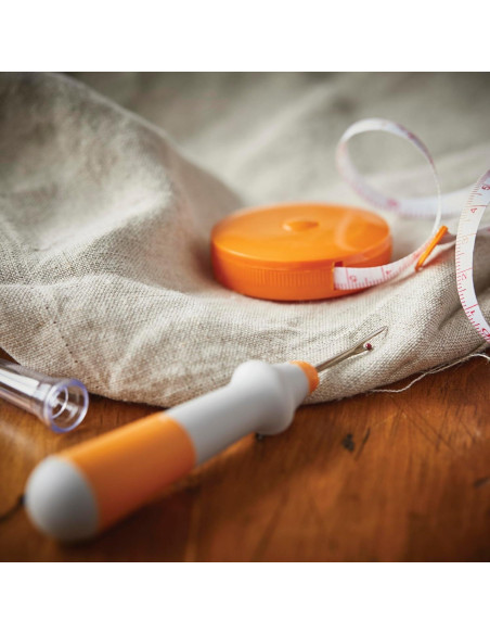 Juego de Desbarbador y Cinta Métrica Fiskars 1.5m