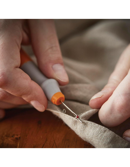 Juego de Desbarbador y Cinta Métrica Fiskars 1.5m