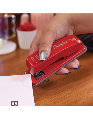 Grapadora Compacta Swingline Cub Metal Rojo 20 Hojas
