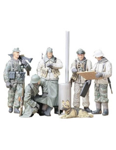 Figuras de Soldados Alemanes Tamiya 1:35 con Perro y Sartén