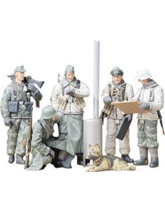 Figuras de Soldados Alemanes Tamiya 1:35 con Perro y Sartén 2