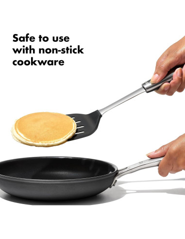 Turner Flexible de Silicona OXO Acero Inoxidable 39.4 cm