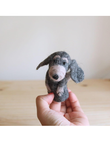 Títere de dedo perro gris hecho a mano Ganapati Crafts 10 cm