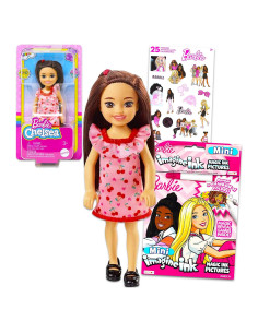 Set de Juego Muñeca Mini Barbie Chelsea + Libro y Stickers