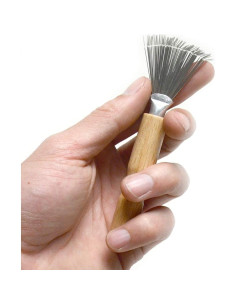 Rastrillo de Alambre Luwigs con Mango de Madera 11.43 cm 2