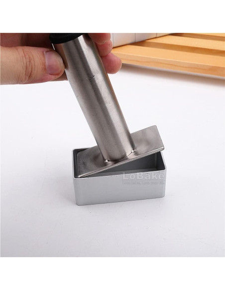 Molde de Pastel Rectangular LoBake 27.4x6.6cm con Prensa Molde de Pastel Rectangular LoBake 27.4x6.6cm con Prensa